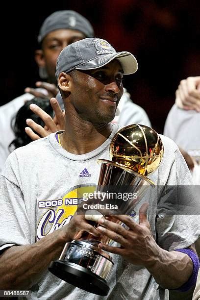 Kobe Bryant Championship Photos and Premium High Res Pictures - Getty ...