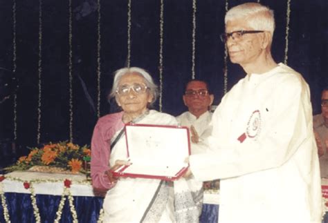 Meet Asima Chatterjee - The First Indian Women To Receive A Doctorate Of Science