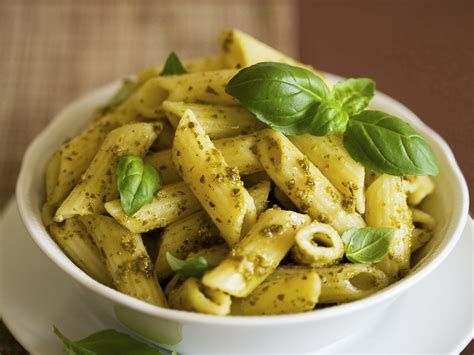 Nudeln Mit Pesto Rezept EAT SMARTER