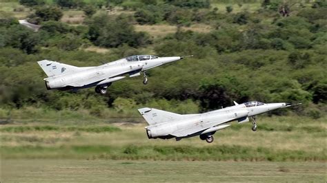 Mirage 5 Mara IAI Dagger B despegando en Formación Fuerza Aerea