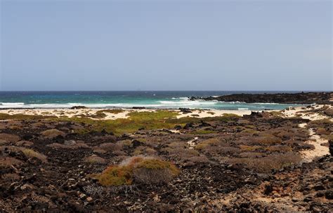 Caleta del Mojón Blanco Lanzarote Au fond Roque del Este Flickr