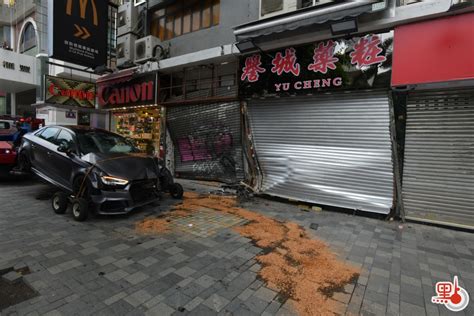 尖沙咀私家車鏟上行人路撞向地舖 肇事司機不顧而去 港聞 點新聞