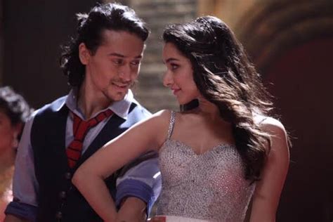 These Stills Of Shraddha Kapoor And Tiger Shroff From Baaghis Song Let