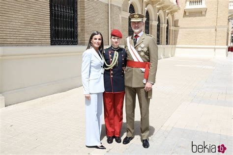 La Reina Letizia La Princesa Leonor Y El Rey Felipe Vi En Su Jura De Bandera En El 40