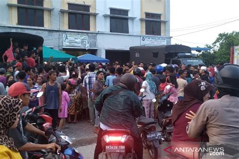 Gerebek Kampung Narkoba Di Medan Polisi Tangkap Pengedar Narkoba