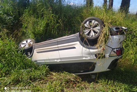 Fotos três carros se envolvem em acidente na BR 282 em Xanxerê