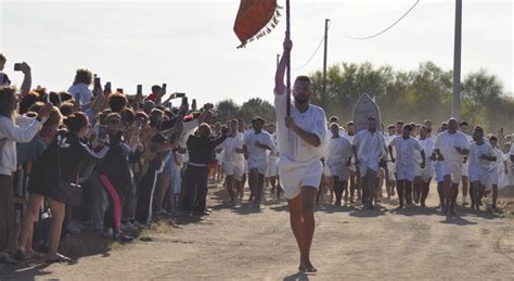 Corsa Degli Scalzi A Cabras Compiuta La Processione Verso San