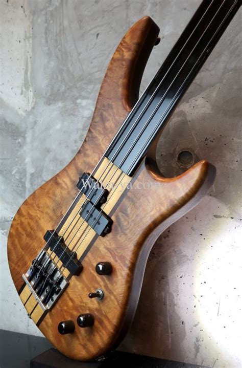 B C Rich USA Innovator Fretless Bass 95 和久屋