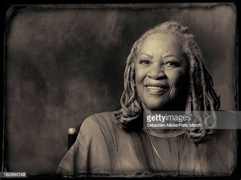 Toni Morrison Paris Match Issue 3302 Photos And Premium High Res