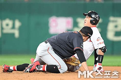 김강민 `간발의 차이로 세이프` Mk포토 Mk스포츠