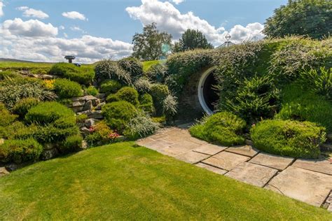 This Earth Sheltered Home Is Unexpectedly Luxurious Underground Homes Earth Sheltered Earth