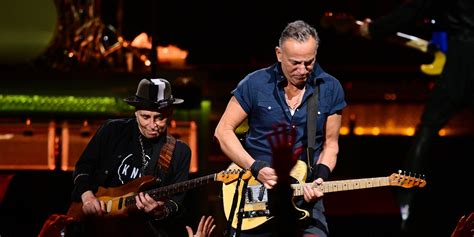 Bruce Springsteen The E Street Band Cancel Latest Tour Dates Due To