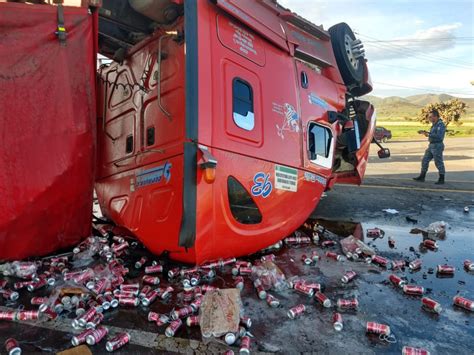 Volcó tráiler cargado de cervezas El reportero