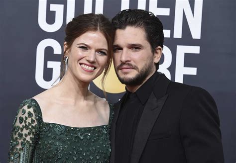 Primeras Imágenes De Kit Harington Y Rose Leslie Con Su Bebé