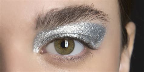 Metallic makeup: how to appropriate the trend?