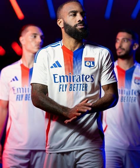 Les Nouveaux Maillots OL 2024 2025 En Images