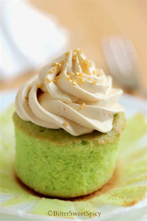 BitterSweetSpicy Pandan Cupcakes With Gula Melaka Swiss Meringue