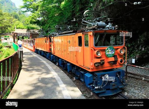 Kurobe Gorge Railway And Kuronagi Station Stock Photo Alamy