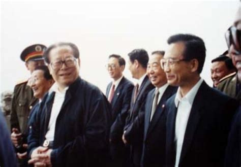 江泽民视察老照片：1994年在习近平陪同下视察福州频道凤凰网