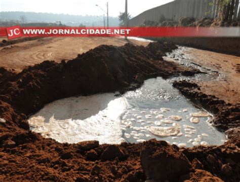 M Quina Rompe Tubula O E Causa Vazamento De Gua Jornal Cidade Rc