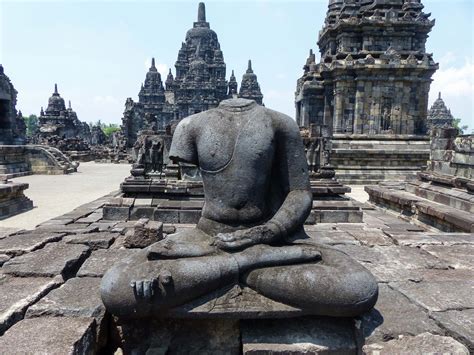 Yogyakarta - Prambanan temples: Beheaded Buddha - Travel Badger