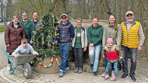 Wildparkfreunde Schm Cken Den Osterbrunnen Im Wildpark