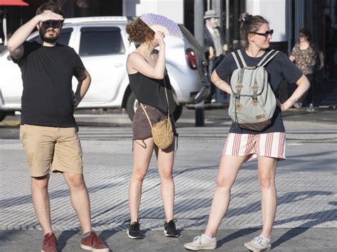 Cómo elegir la ropa adecuada para protegerse del calor en verano