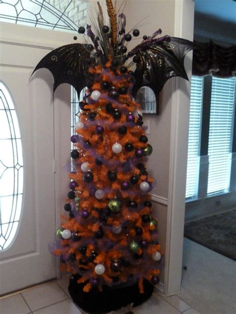 20 Decorated Halloween Trees