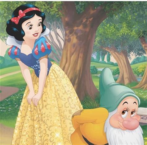 Snow White And Bashful Snow White Disney Disney Artwork Disney Princess Snow White