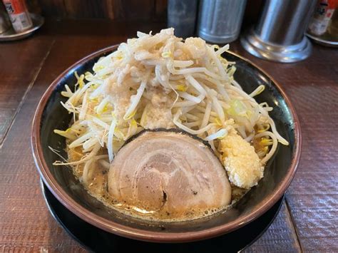 『味噌ラーメン 小 ヤサイ250 ニンニクアブラ増し』麺や豚髭のレビュー ラーメンデータベース