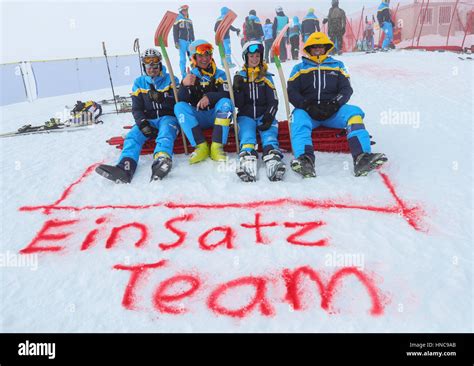 St Moritz Schweiz 11 Februar 2017 Streckenposten Warten In Betrieb