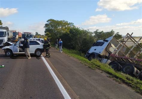 Acidente Entre Ve Culos Bloqueia Br Em Eldorado Do Sul Mobilidade