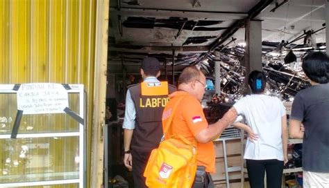 Nusabali Tim Labfor Turun Ungkap Kebakaran Toko Cakra