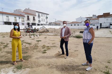 El Ayuntamiento De Pozoblanco Comienza Las Obras Del Patio Del Colegio