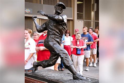 old-busch-stadium-stan-musial-statue - Baseball Brew Crew