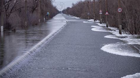 Russland Kasachstan Hochwasser Steigt Weiter Putin K Ndigt