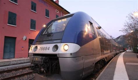 La Sncf Va T Elle Encore Réduire Les Horaires Des Guichets à La Gare De