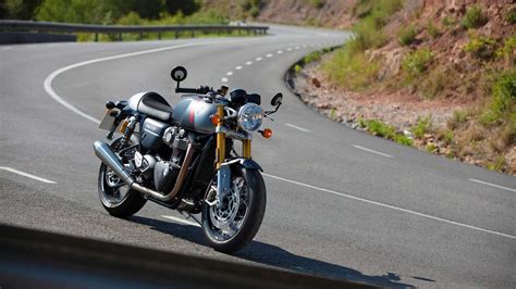 Moto News Thriumph Thruxton Rs La Cafe Racer Definitiva Ad Eicma