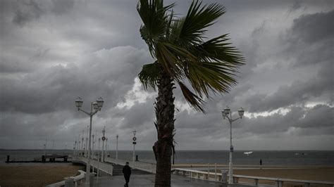 De premiers dégâts signalés alors que la tempête Ciaran balaie le nord