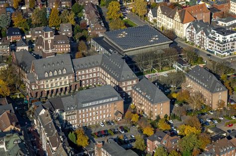 Bottrop Von Oben Geb Ude Der Stadtverwaltung Rathaus Im Ortsteil