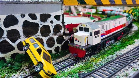 Merakit Kereta Api Rc Cc Vintage Perumka Anjlok Menabrak Truk Hingga