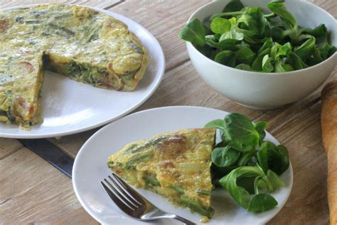 Tortilla de patatas y espárragos trigueros receta primaveral para