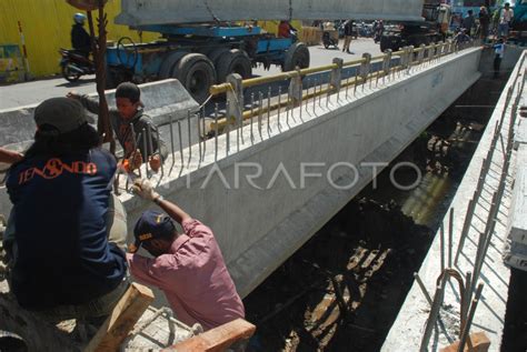 Pelebaran Jembatan Pantura Antara Foto