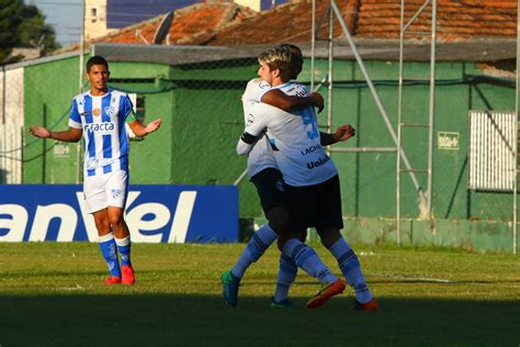 Gr Mio Bate O Cruzeiro E Assume A Lideran A Isolada Do Estadual Sub