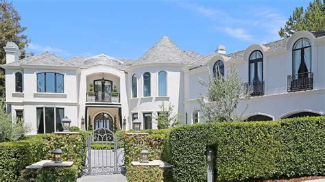 Robbie Williams Doubled on L.A. Mansion at $10 Million (PHOTO)