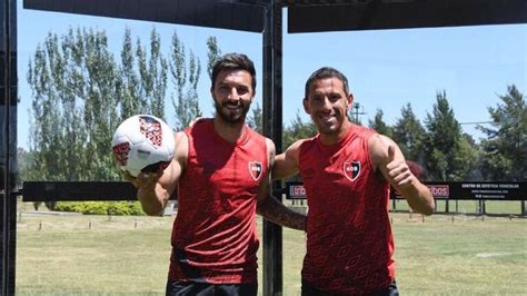 Nacho Scocco Y Maxi Rodríguez Seguirán Jugando Al Fútbol En Un Club De