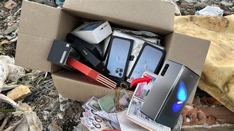 Go To Landfill Found A Lots Of Broken Phones And More Restoring