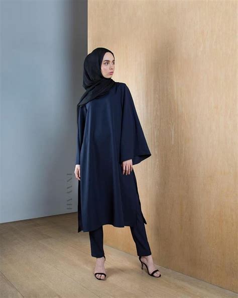 Tampil Cantik Dengan Paduan Warna Baju Navy Dan Jilbab Gamis