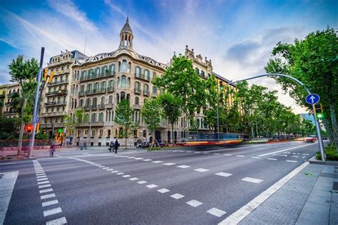 10 Most Popular Streets In Barcelona Take A Walk Down Barcelonas