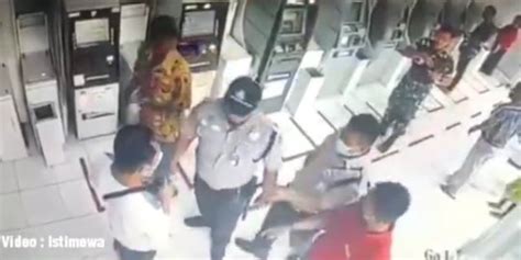 Terekam Cctv Aksi Satpam Bank Gagalkan Penipuan Di Atm Ini Tuai Pujian